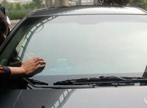 點(diǎn)擊查看詳細(xì)信息<br>標(biāo)題：汽車玻璃 閱讀次數(shù)：2716